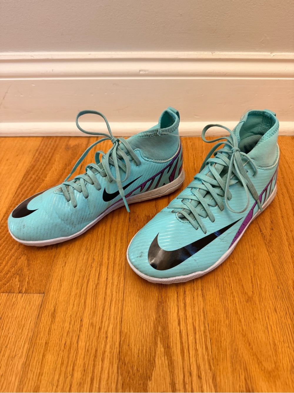 Nike Girls Teal Indoor Soccer Shoes with Black Swoosh